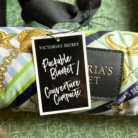 Victoria Secret Packable Beach Blanket - Picture 2 of 5